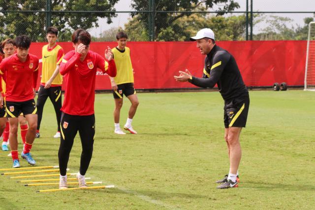 半岛体育-U23国足PK大哥积攒防守信心 出征前伤2人又添新愁